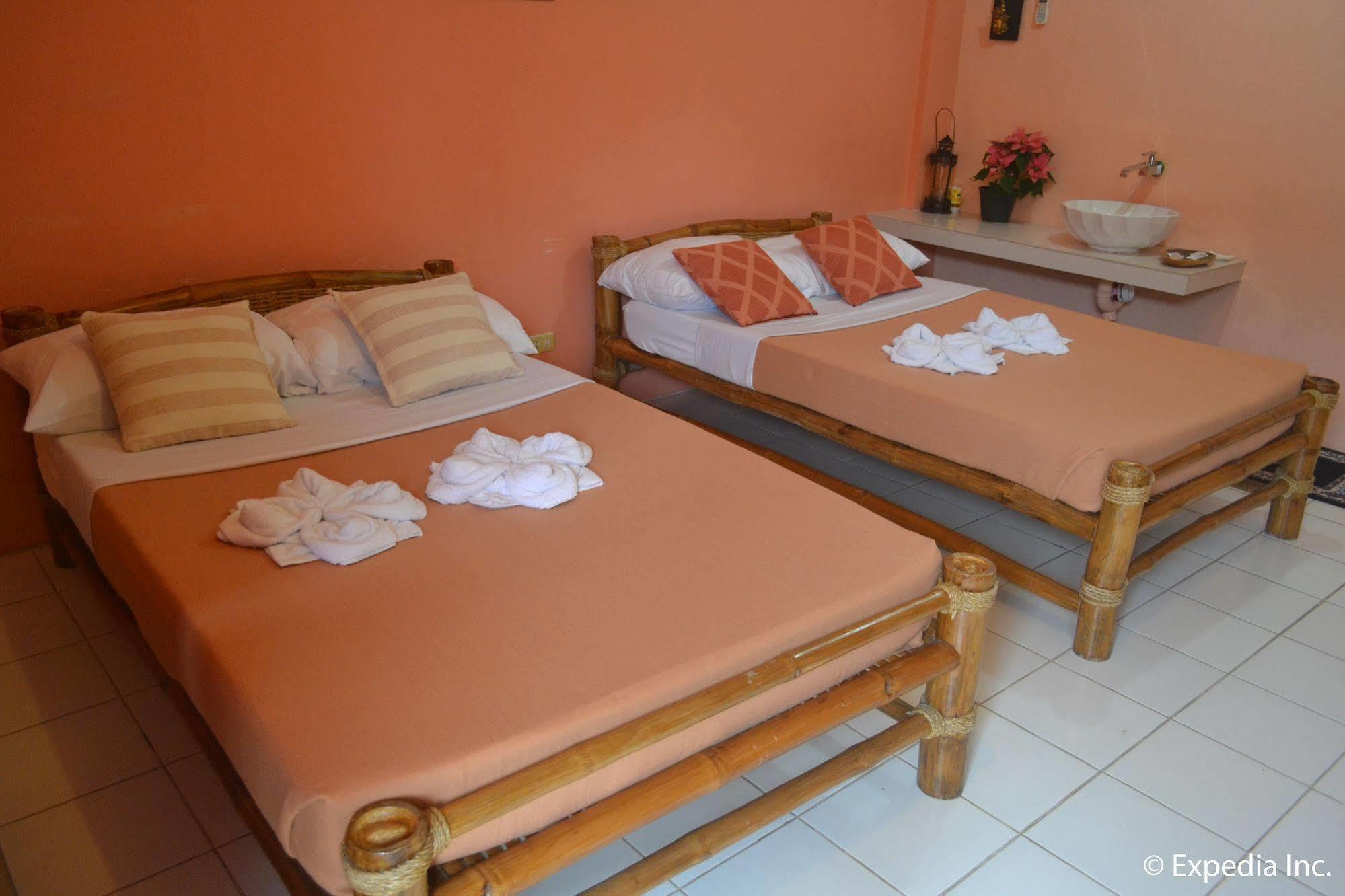 Lazea Tagaytay Inn Tagaytay City Exterior photo